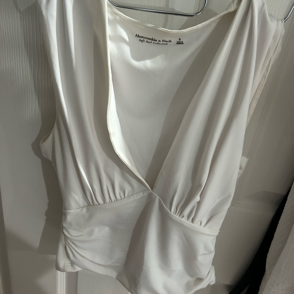 Cropped v neck ruched top
